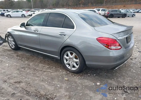 2015 Mercedes-Benz C 300 Luxury/Sport z USA, uszkodzony, nr VIN 55SWF4JB3FU074621